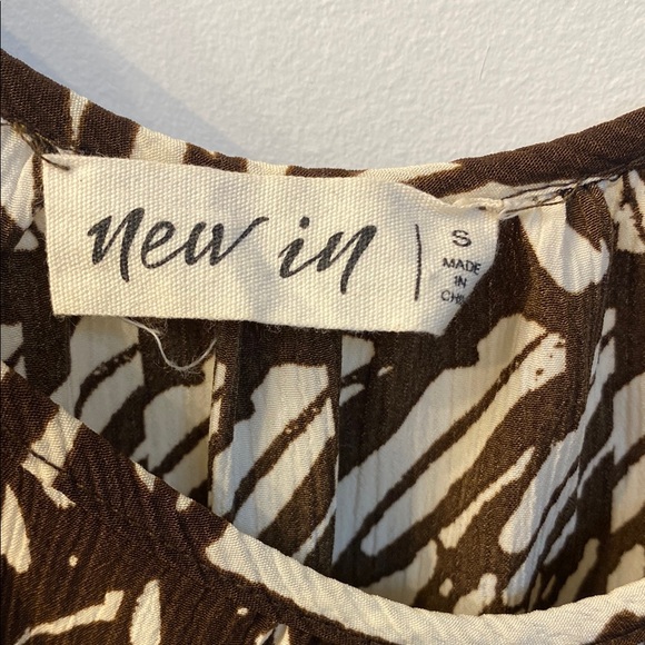 Brown and Off-white Copped Jumper - Picture 4 of 11